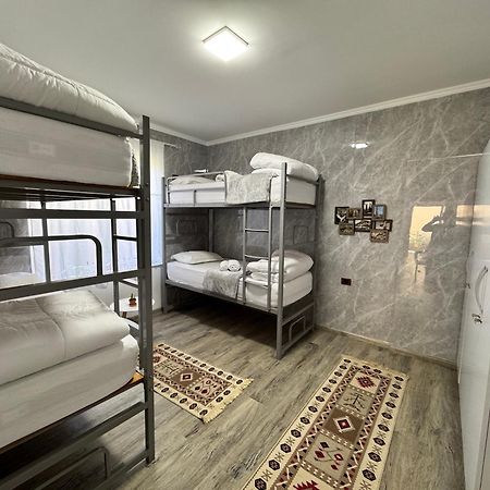 Hostel Leon Берат Екстериор снимка